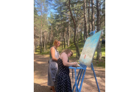 Gleznotājas Ilzes Smildziņas kopdarbs ar Viktoriju projektā ''Pasaules radīšana''